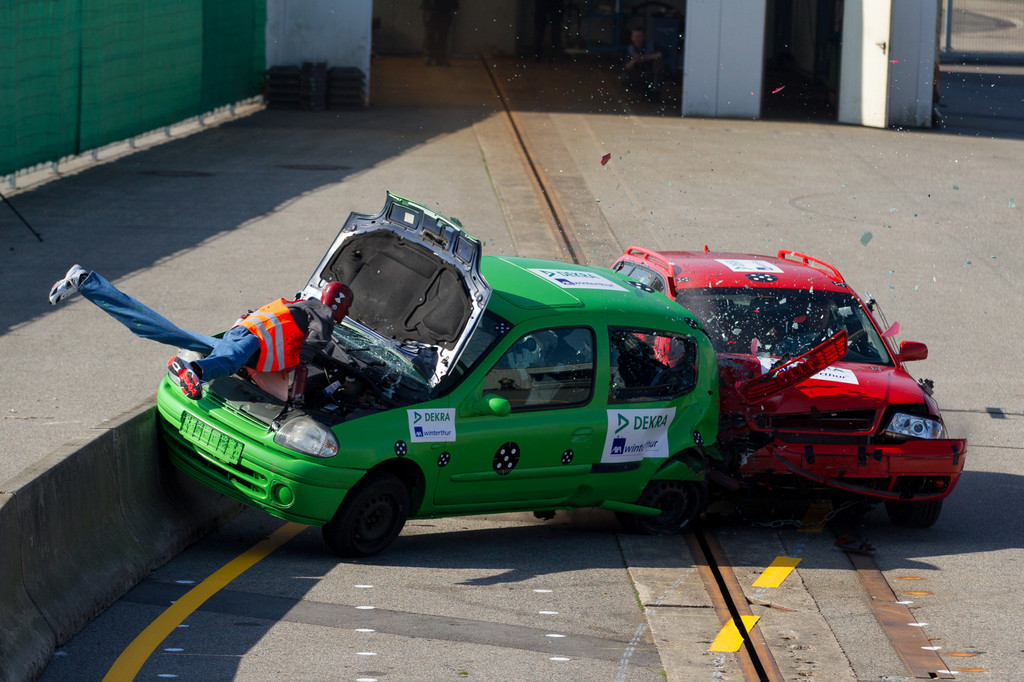 Dekra-Crashtests: Achtung Baustelle
