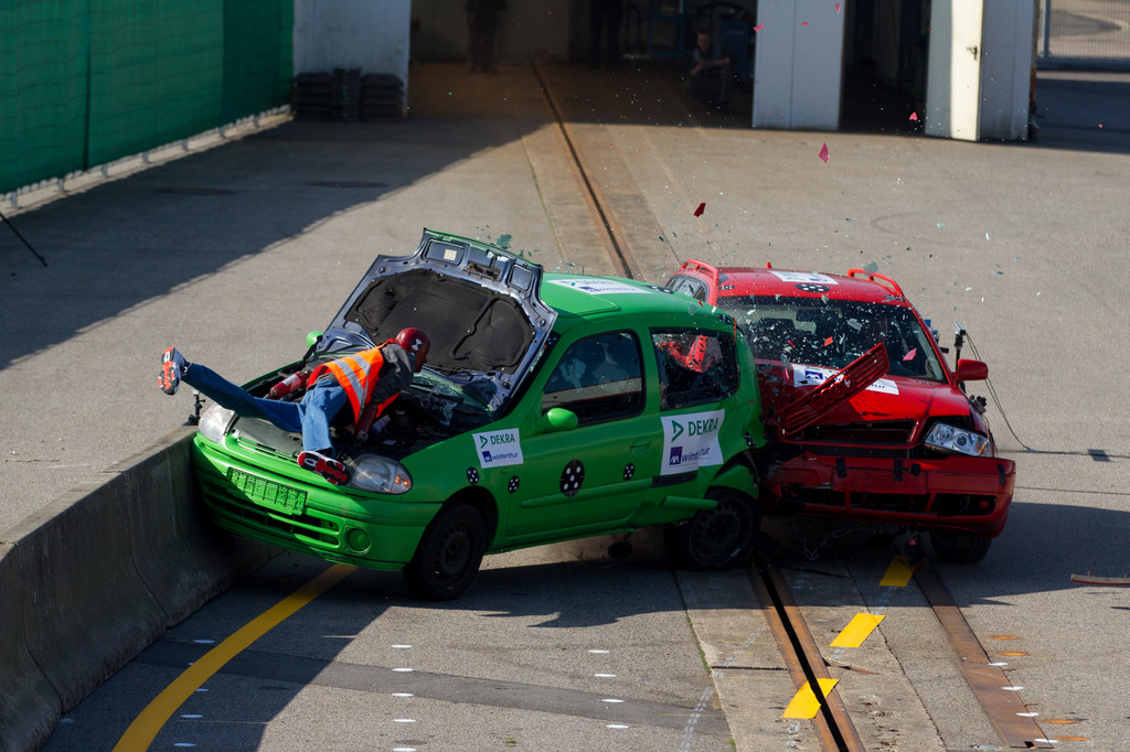 Dekra-Crashtests: Achtung Baustelle