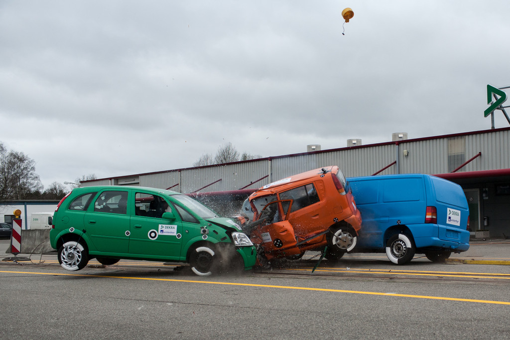 Dekra-Crashtests: Achtung Baustelle