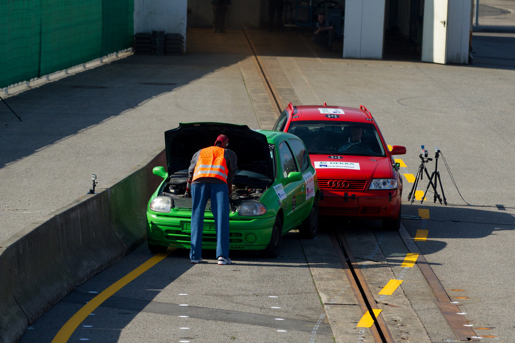 Dekra-Crashtests: Achtung Baustelle