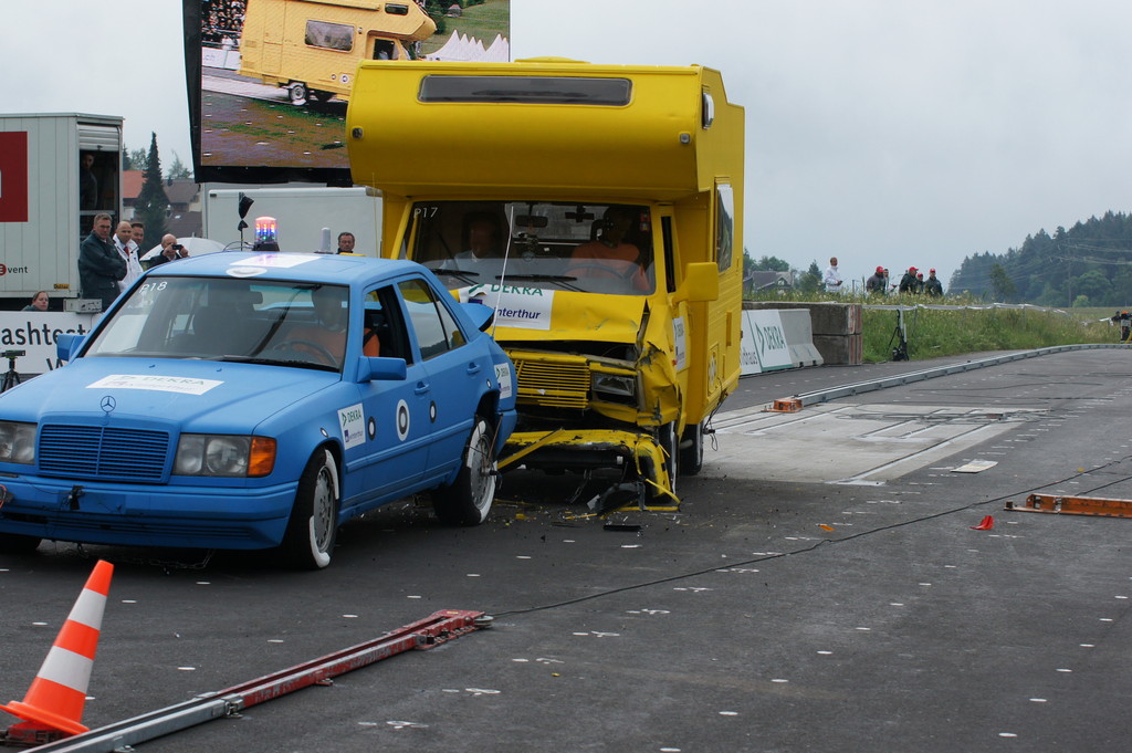 Dekra-Crashtests: Achtung Baustelle