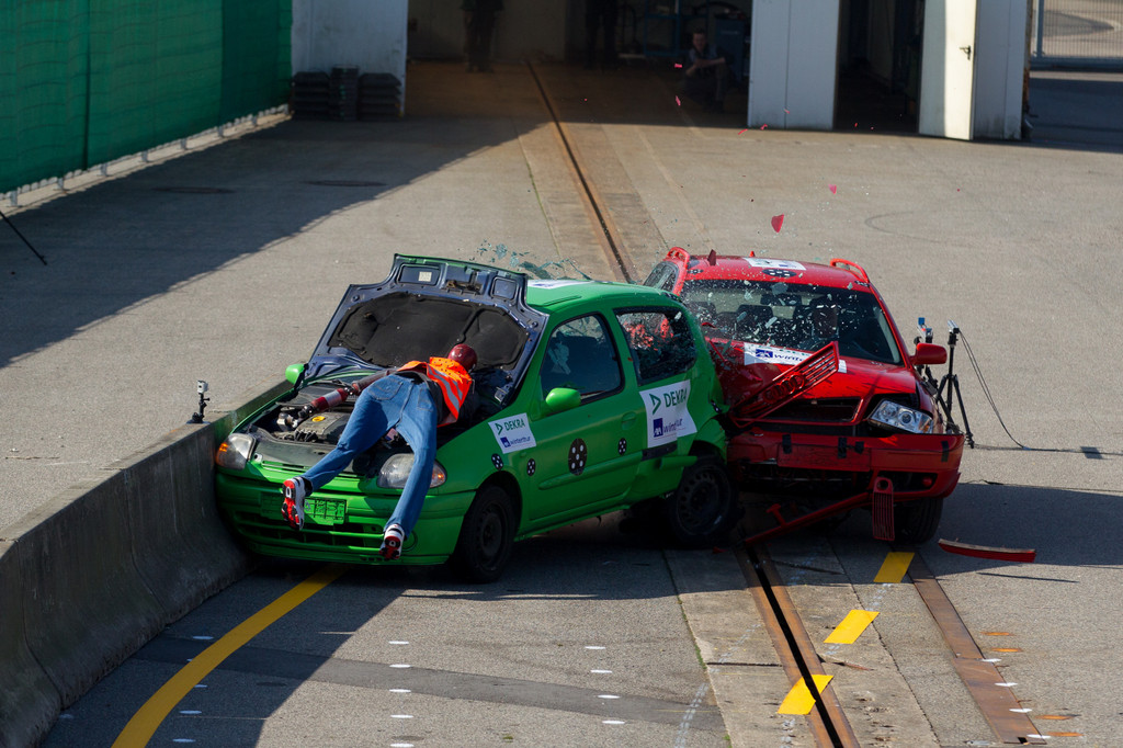 Dekra-Crashtests: Achtung Baustelle