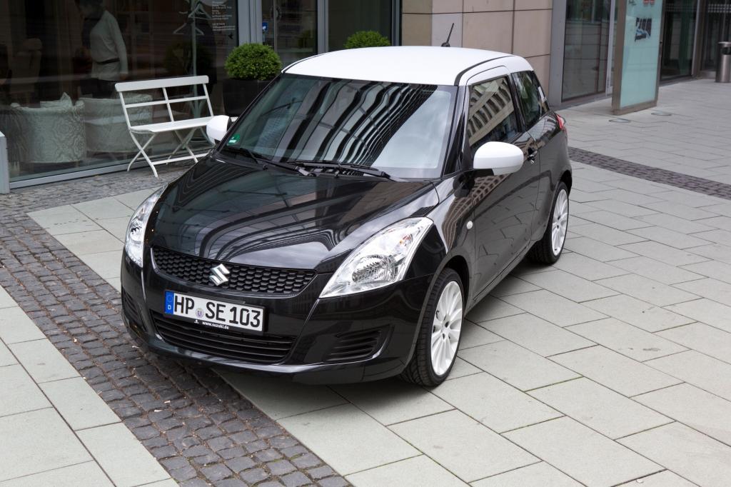 Der Kleinwagen trägt Zweifarblack