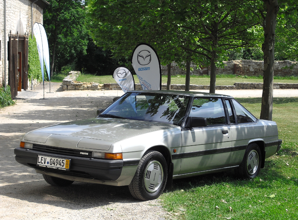 Dieser Mazda-929-Oldtimer stammt aus dem Jahr 1982. 