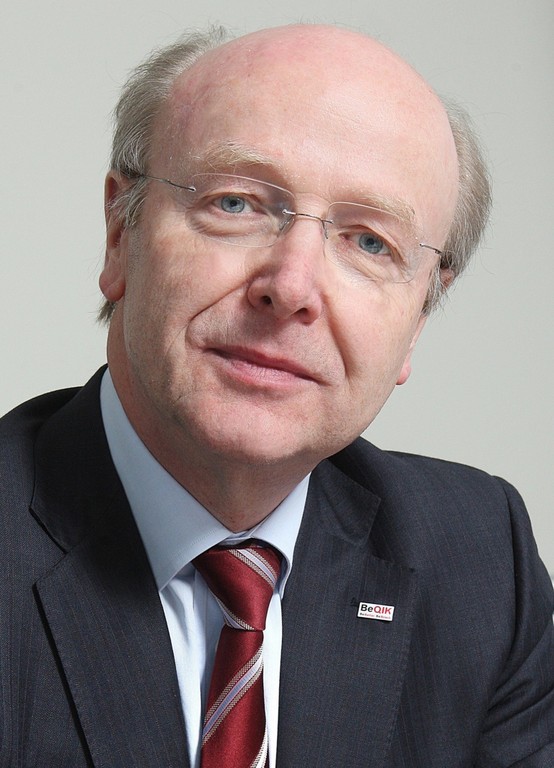 Dr. Siefried Dais.