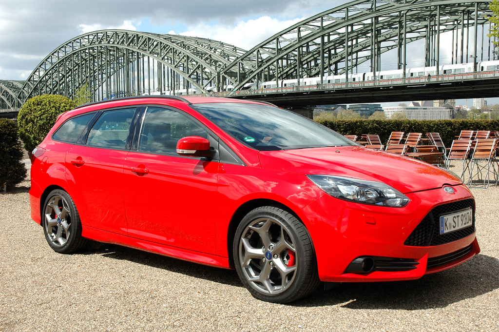 Erstmals bietet Ford den Focus ST auch als Turnier-Kombi an. 