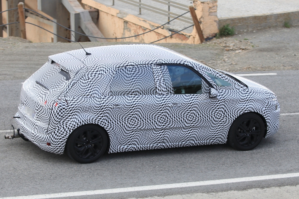 Erwischt: Erlkönig Citroen C4 Picasso – Platz zur DS-Reihe?