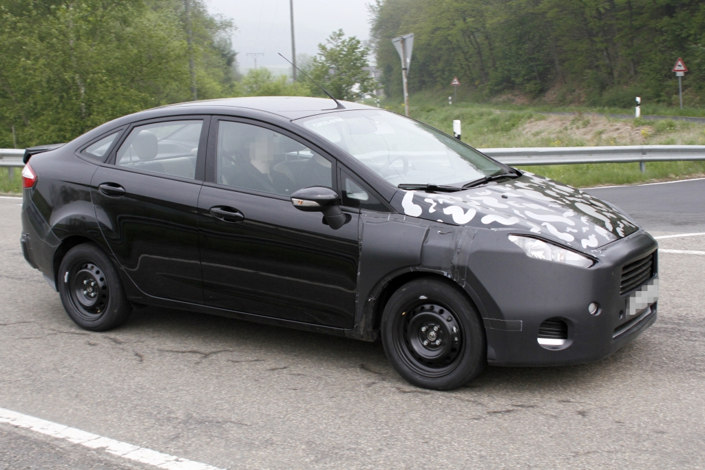 Erwischt: Erlkönig Ford Fiesta Stufenheck-Limousine