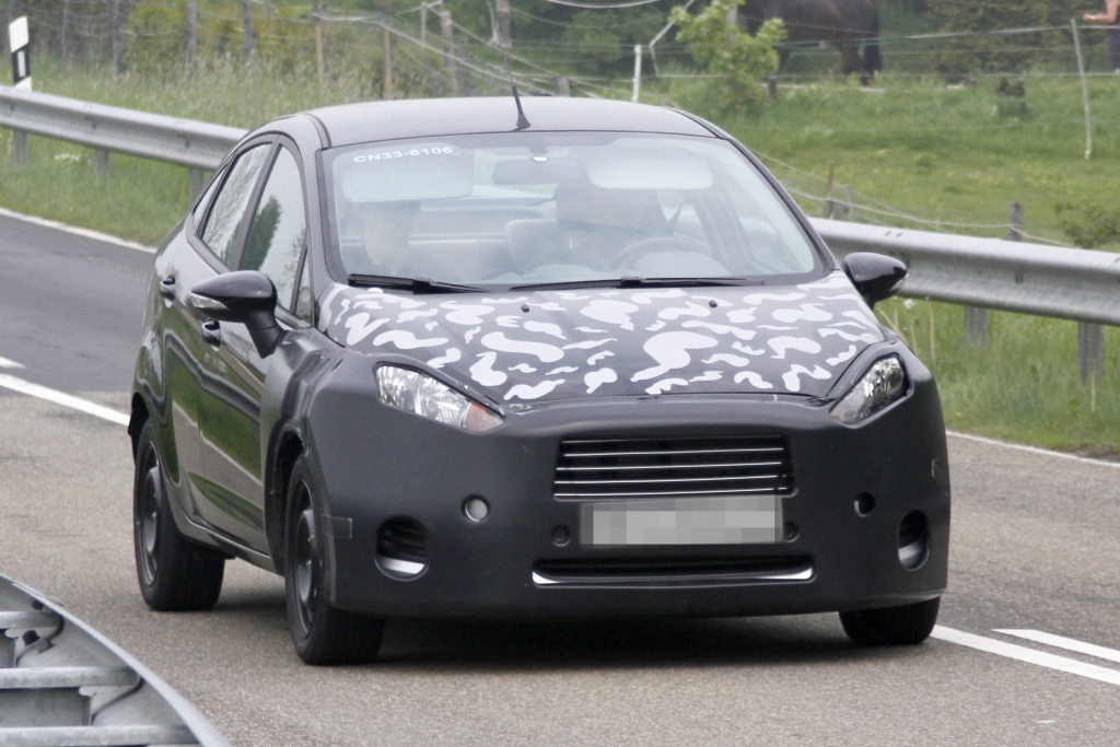 Erwischt: Erlkönig Ford Fiesta Stufenheck-Limousine