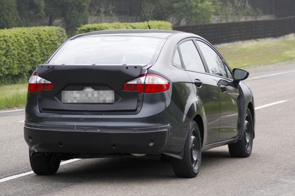 Erwischt: Erlkönig Ford Fiesta Stufenheck-Limousine