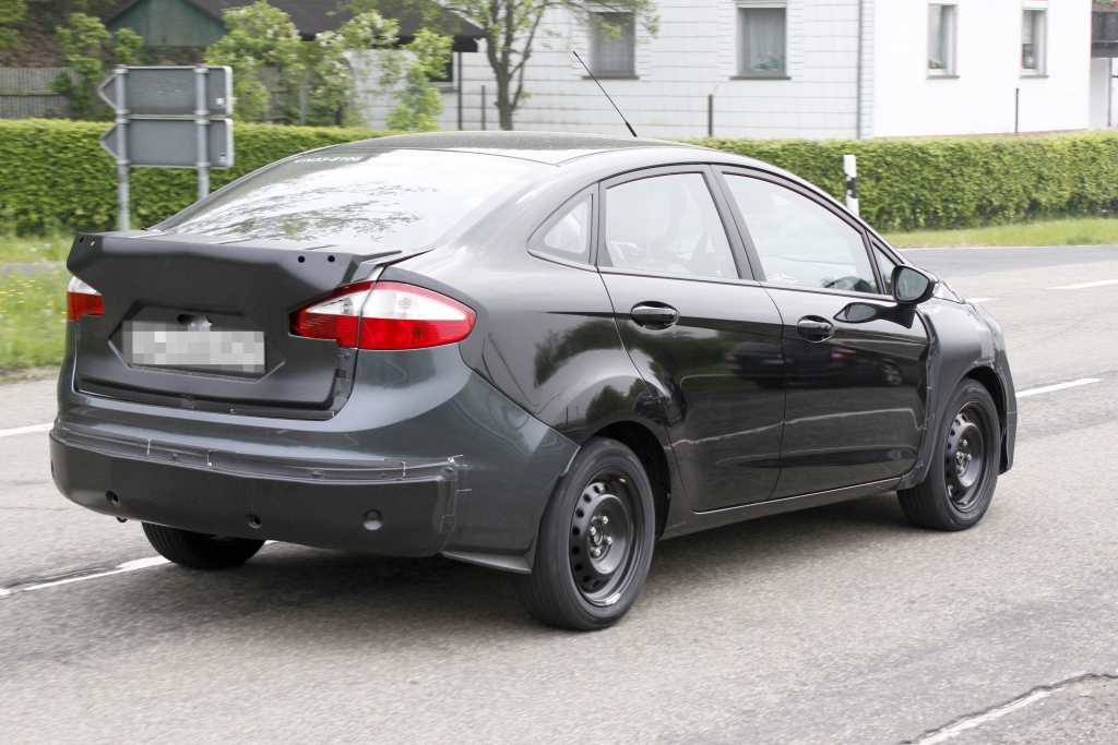 Erwischt: Erlkönig Ford Fiesta Stufenheck-Limousine