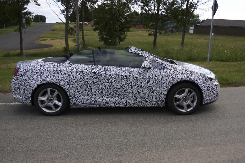 Erwischt: Erlkönig Opel Astra Cabrio