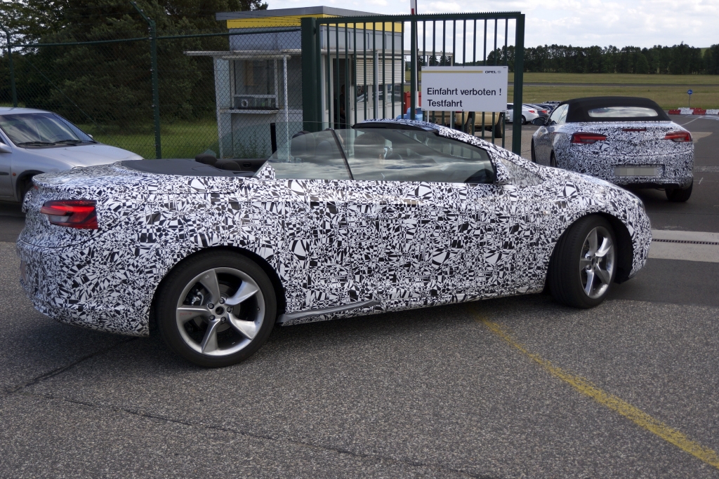 Erwischt: Erlkönig Opel Astra Cabrio