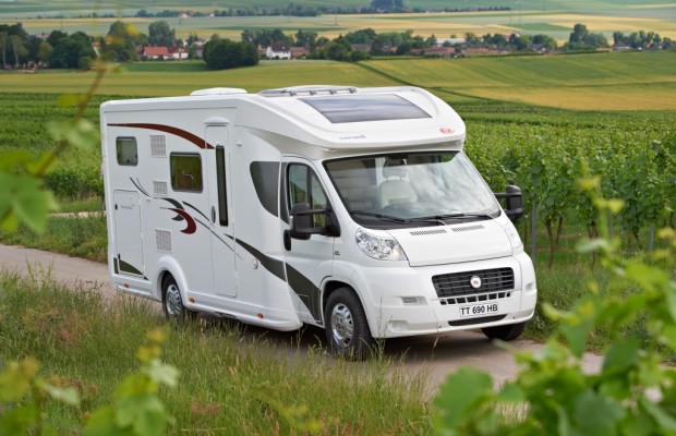 Eura Mobil mit neuem Kompakt-Reisemobil Terrestra T 690 HB und aufgewerteten Teilintegrierten