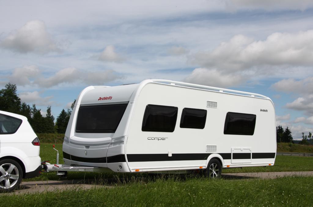Für die Camper-Serie steht im Innenbereich alternativ ein neues helles, zweifarbiges Klappendesign zur Verfügung