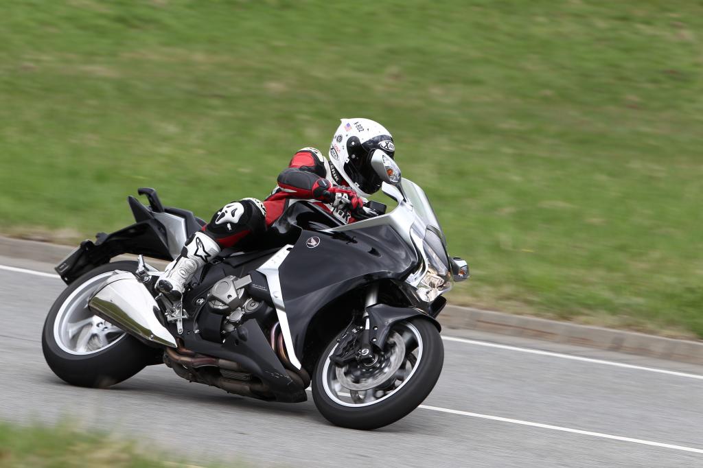 Fahrbericht Honda VFR 1200F: Hightech-Tourer