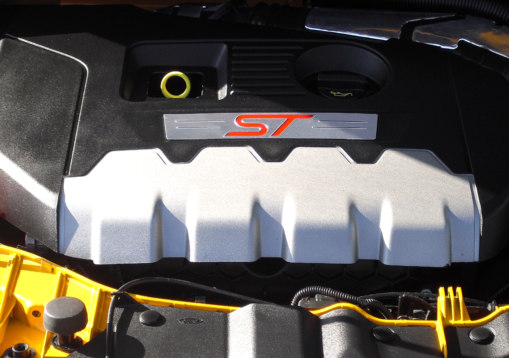 Ford Focus ST: Blick auf den 2,0-Liter-Turbobenziner mit 184/250 kW/PS. 