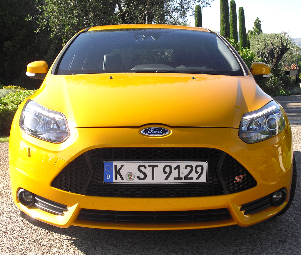 Ford Focus ST: Blick auf die Frontpartie. 