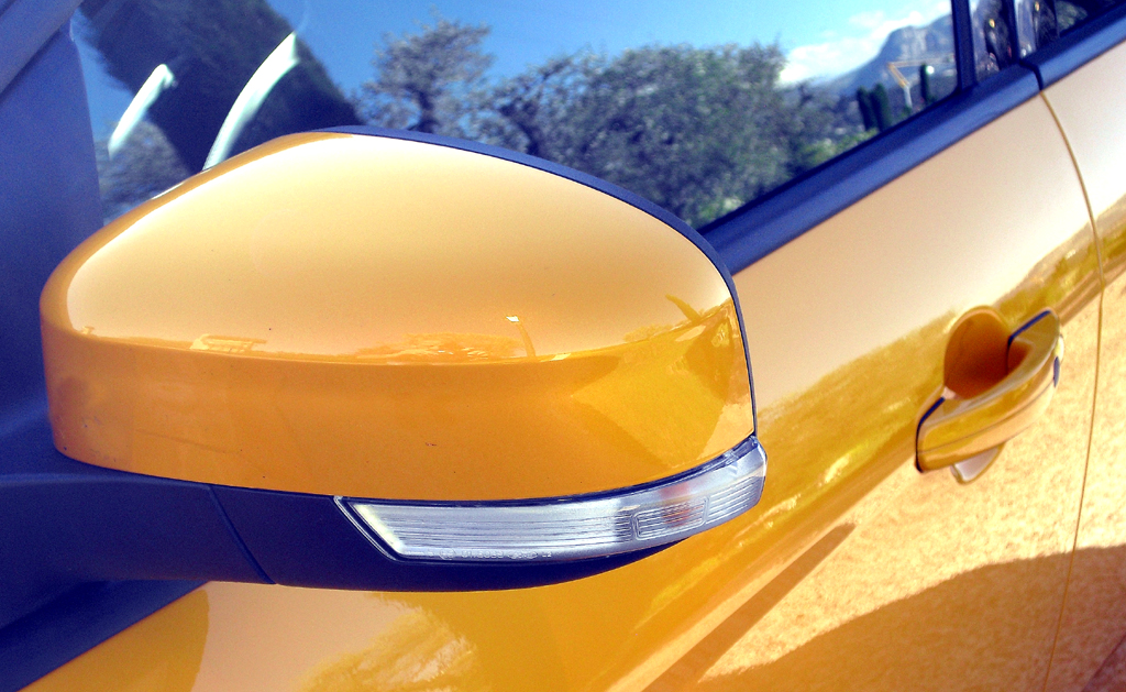 Ford Focus ST: In die Außenspiegel sind Blinkleisten integriert. 