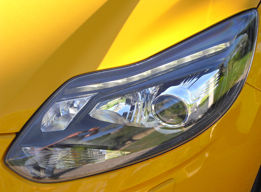 Ford Focus ST: Moderne Leuchteinheit vorn. 