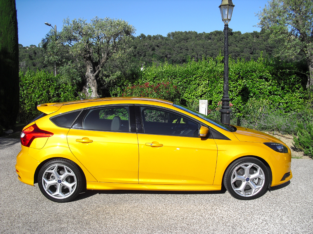 Ford Focus ST: So sieht die Limousine von der Seite aus ... 
