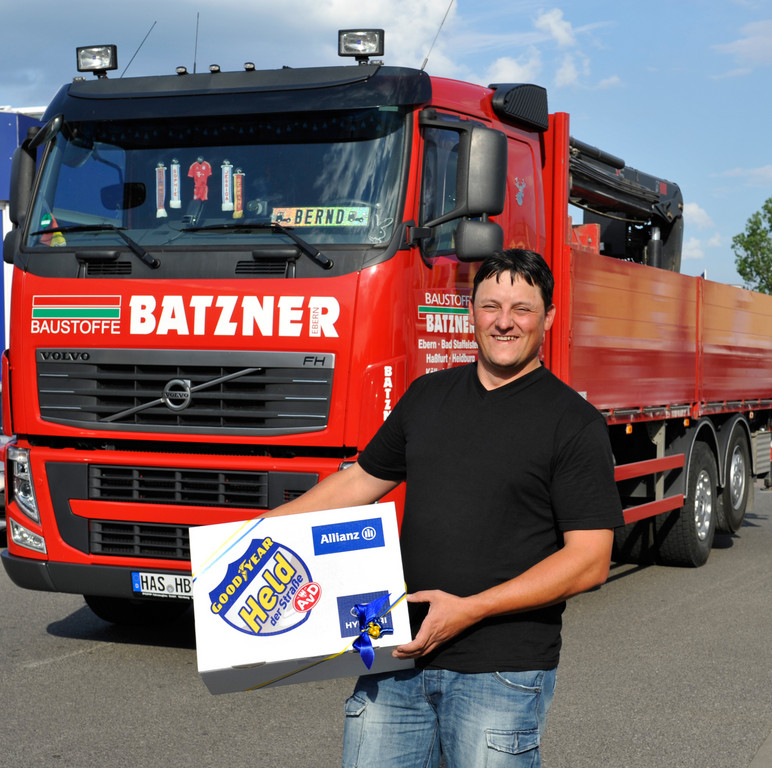 Held der Straße: Lkw-Fahrer rettet junge Mutter und Kleinkind