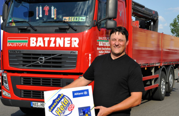 Held der Straße: Lkw-Fahrer rettet junge Mutter und Kleinkind