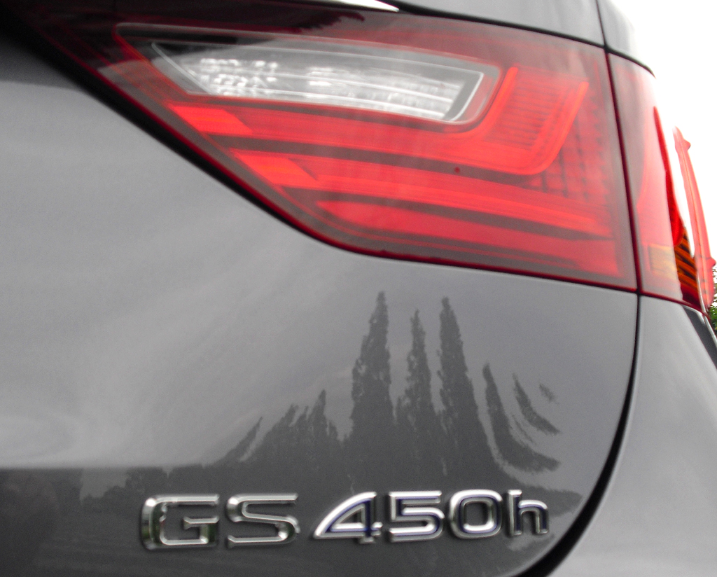 Lexus GS: Moderne Leuchteinheit hinten mit Modellschriftzug. 