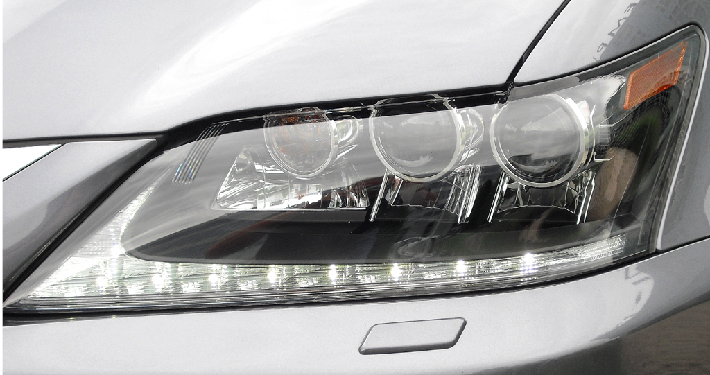 Lexus GS: Moderne Leuchteinheit vorn. 