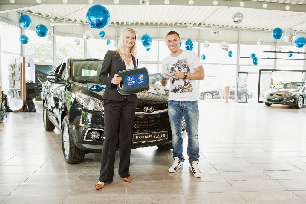 Lukas Podolski fährt ab sofort Hyundai
