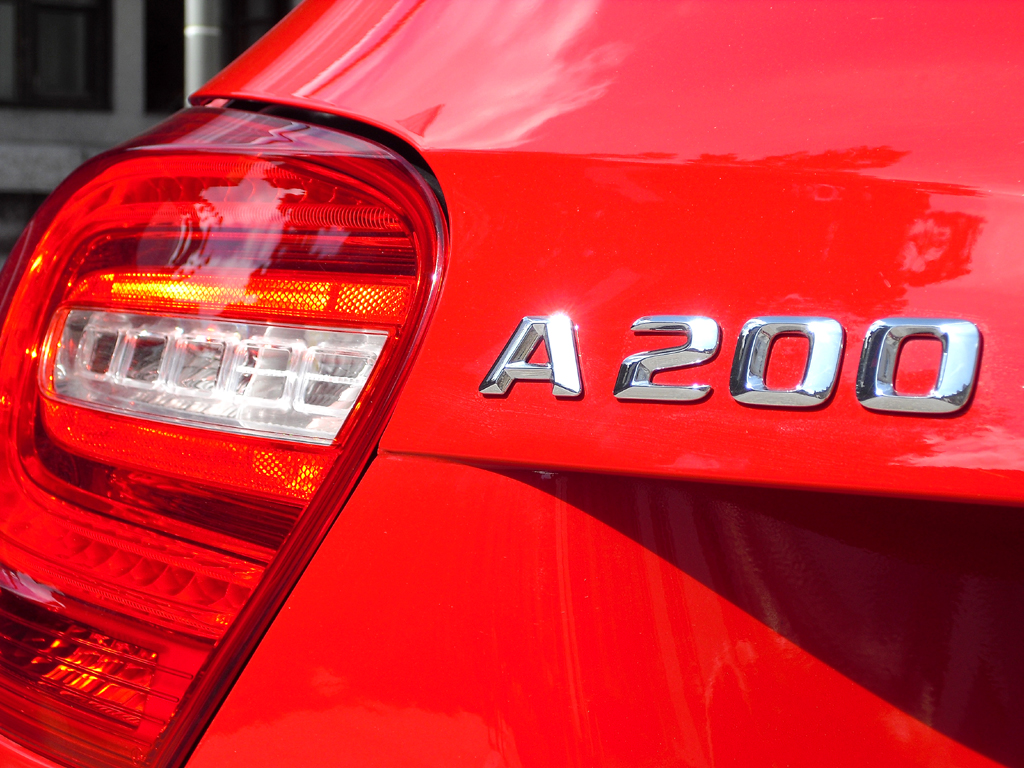Mercedes A-Klasse: Moderne Leuchteinheit hinten mit Modellkennung. 