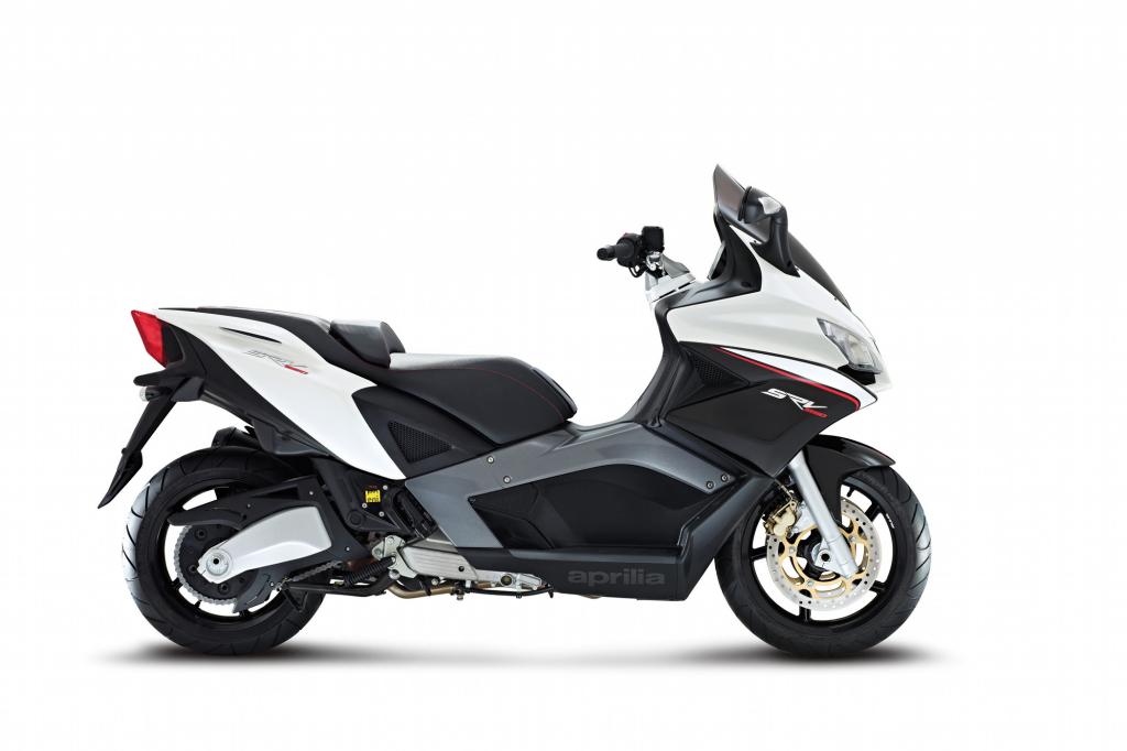 Mit 194 km/h Topspeed ist die 276 Kilogramm schwere Aprilia damit der schnellste Serienroller der Welt