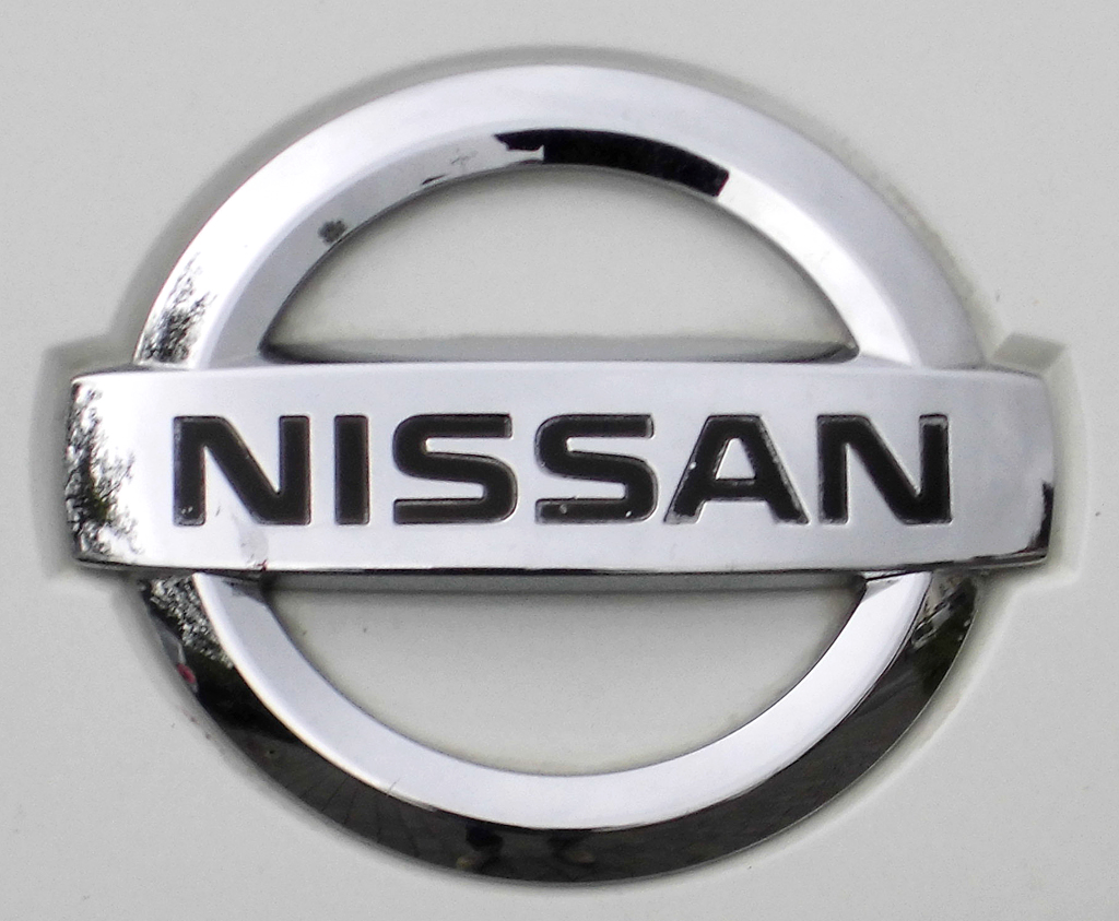 Nissan Micra: Das Markenlogo sitzt vorn gleich unter der Motorhaube. 