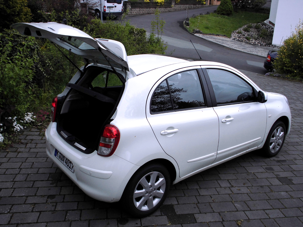 Nissan Micra: Ins Gepäckabteil passen 265 bis etwas über 1130 Liter hinein. 