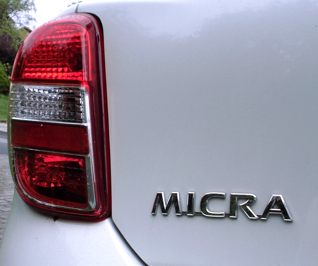 Nissan Micra: Moderne Leuchteinheit hinten mit Modellschriftzug. 