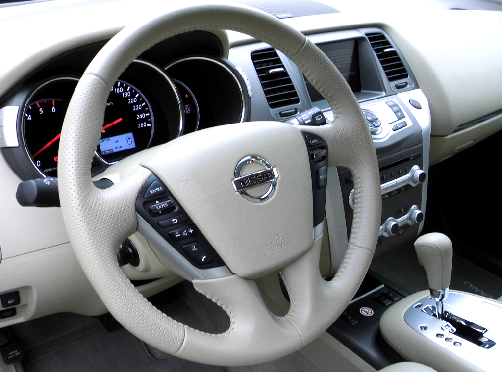 Nissan Murano: Blick ins nobel wirkende Cockpit.