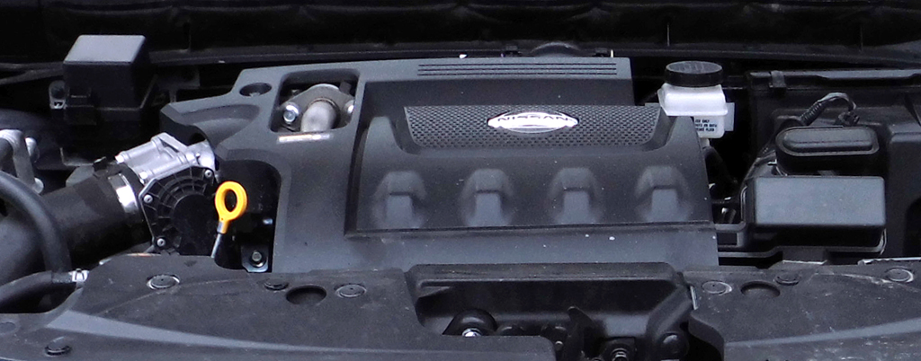 Nissan Murano: Blick unter die Haube auf den 2,5-Liter-Selbstzünder.