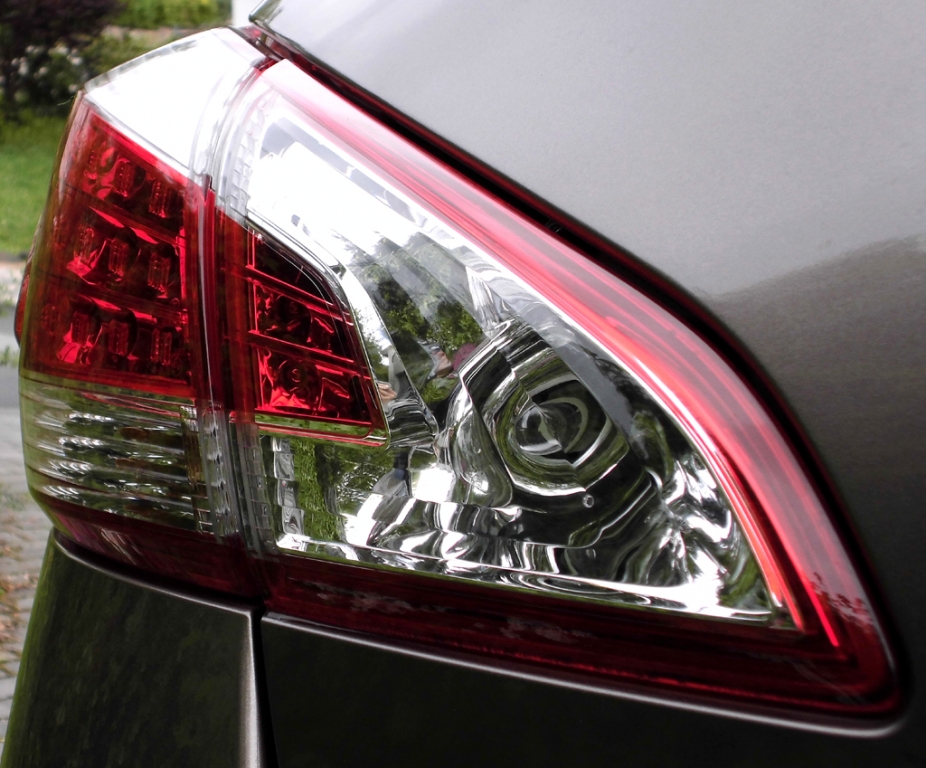 Nissan Murano: Moderne Leuchteinheit hinten.
