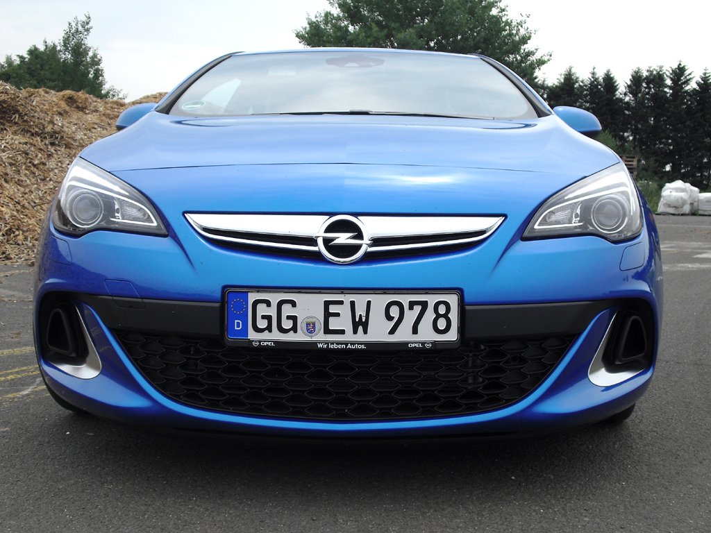 Opel Astra OPC: Blick auf die Frontpartie. 