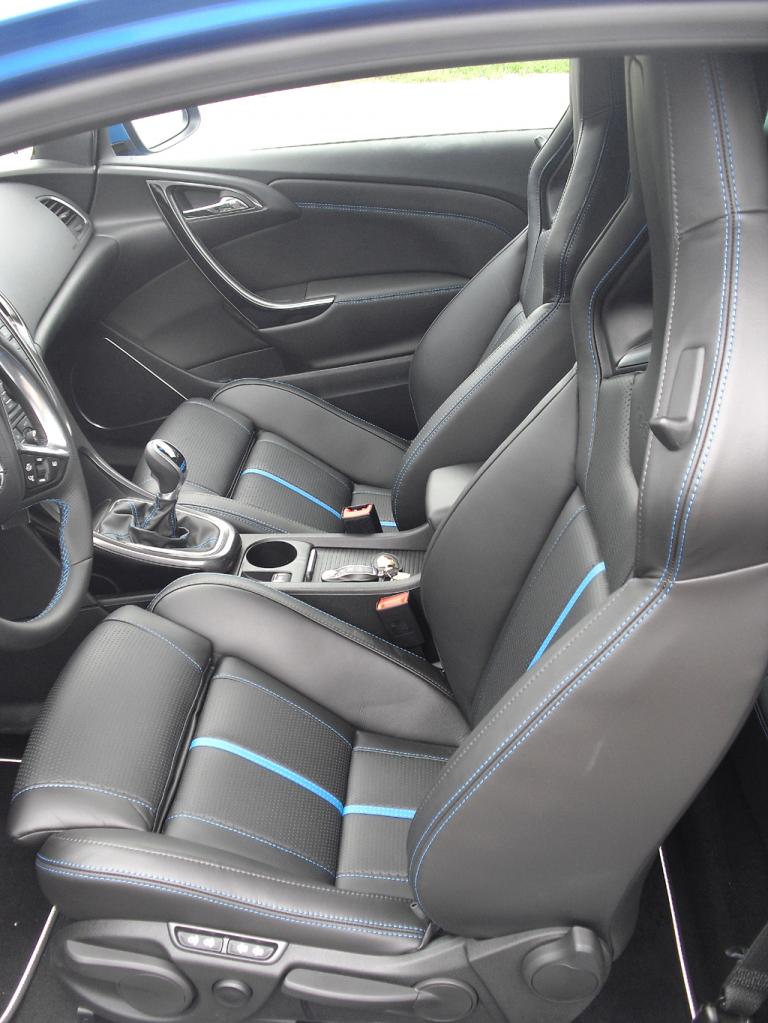 Opel Astra OPC: Die Sitze bieten sehr guten Seitenhalt. 