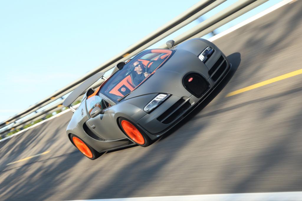 Panorama: Bugatti Veyron Vitesse - Heizen bis zum Horizont