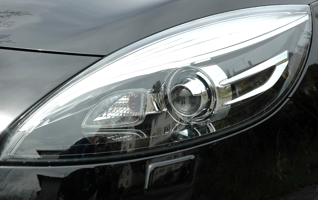 Renault Grand Scénic: Moderne Leuchteinheit vorn. 