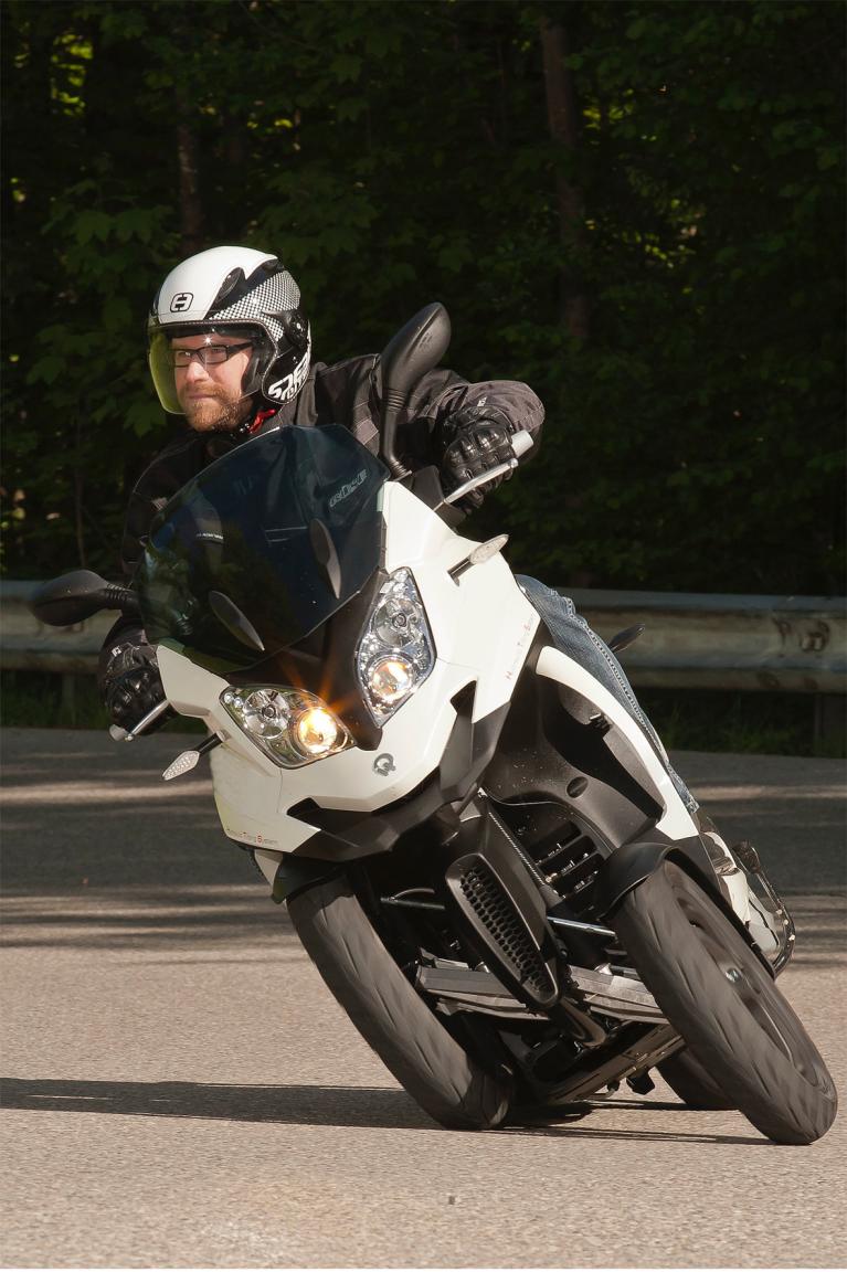 Roller-Fahrbericht Quadro 350D: Die unheimliche Begegnung mit dem dritten Rad