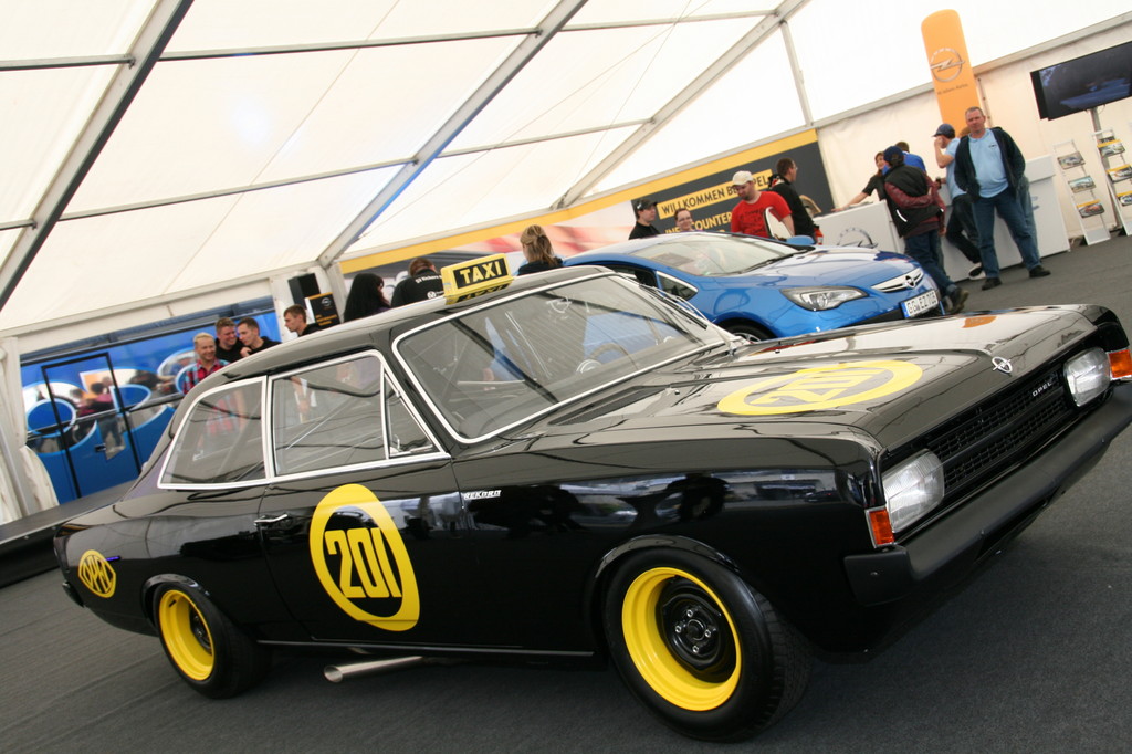 Rund 70 000 Opel-Fans kamen nach Oschersleben