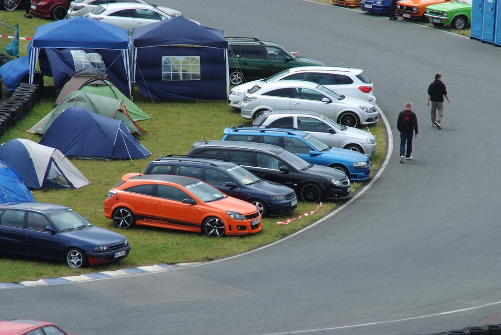 Rund 70 000 Opel-Fans kamen nach Oschersleben