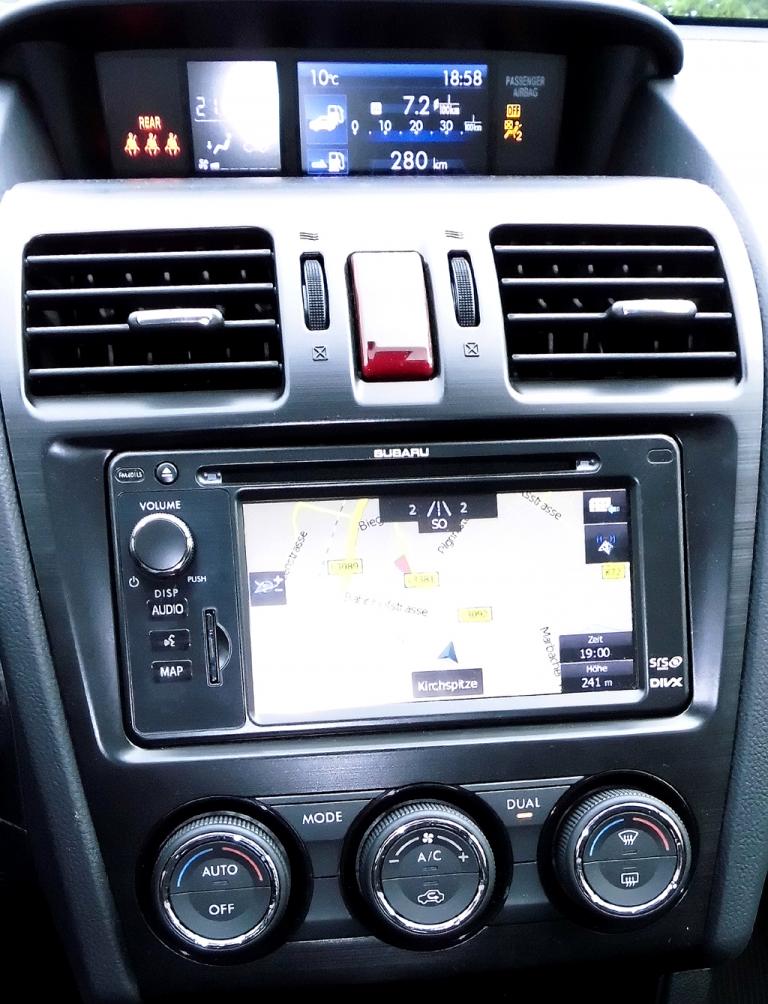 Subaru XV: Blick auf den mittleren Armaturenträger. 