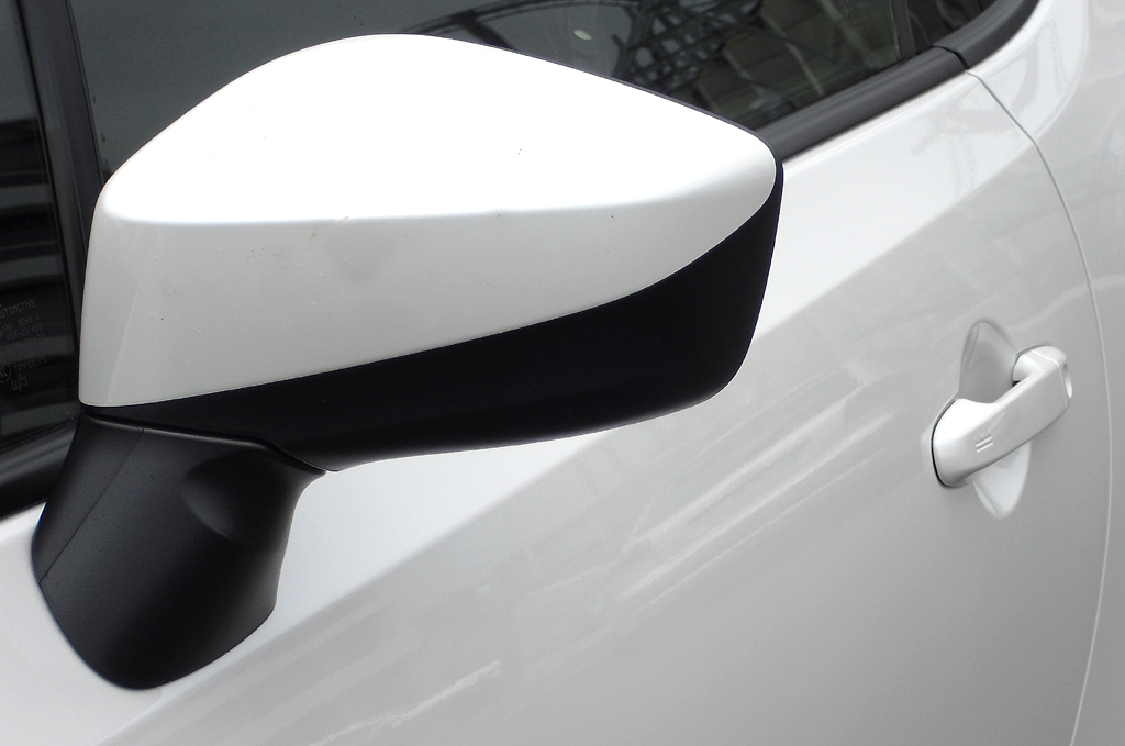Toyota GT86: Blick auf den Außenspiegel auf der Fahrerseite. 
