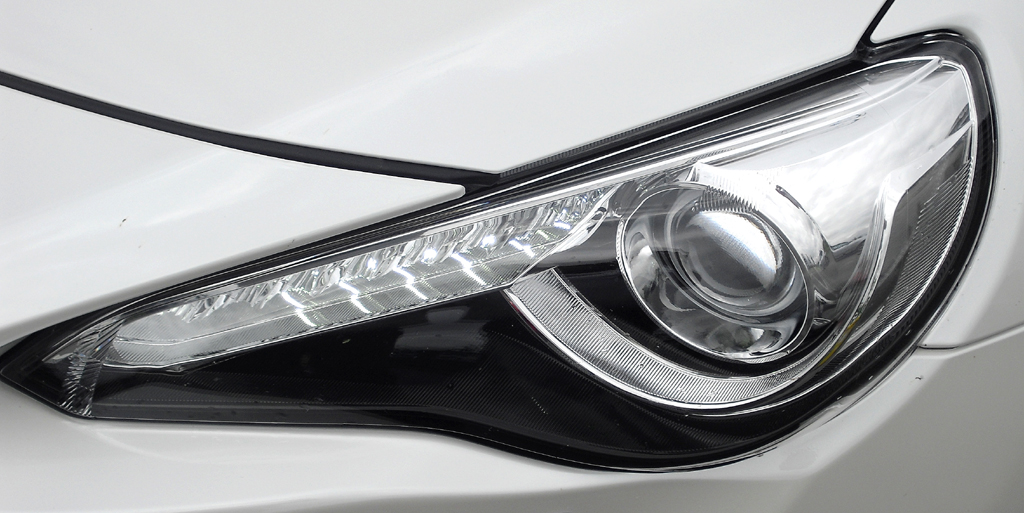 Toyota GT86: Moderne Leuchteinheit vorn. 