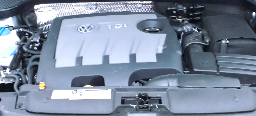 VW Beetle: Blick unter de Haube auf den 1,6-Liter-Selbstzünder. 