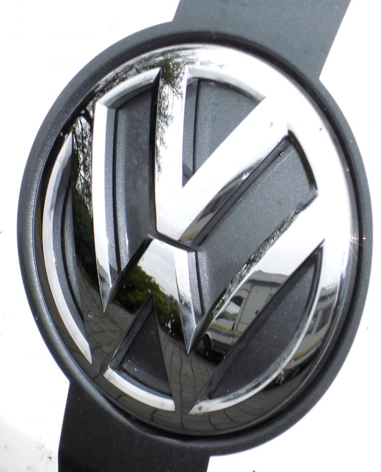 VW Beetle: Das Markenlogo sitzt vorn auf der Motorhaube. 